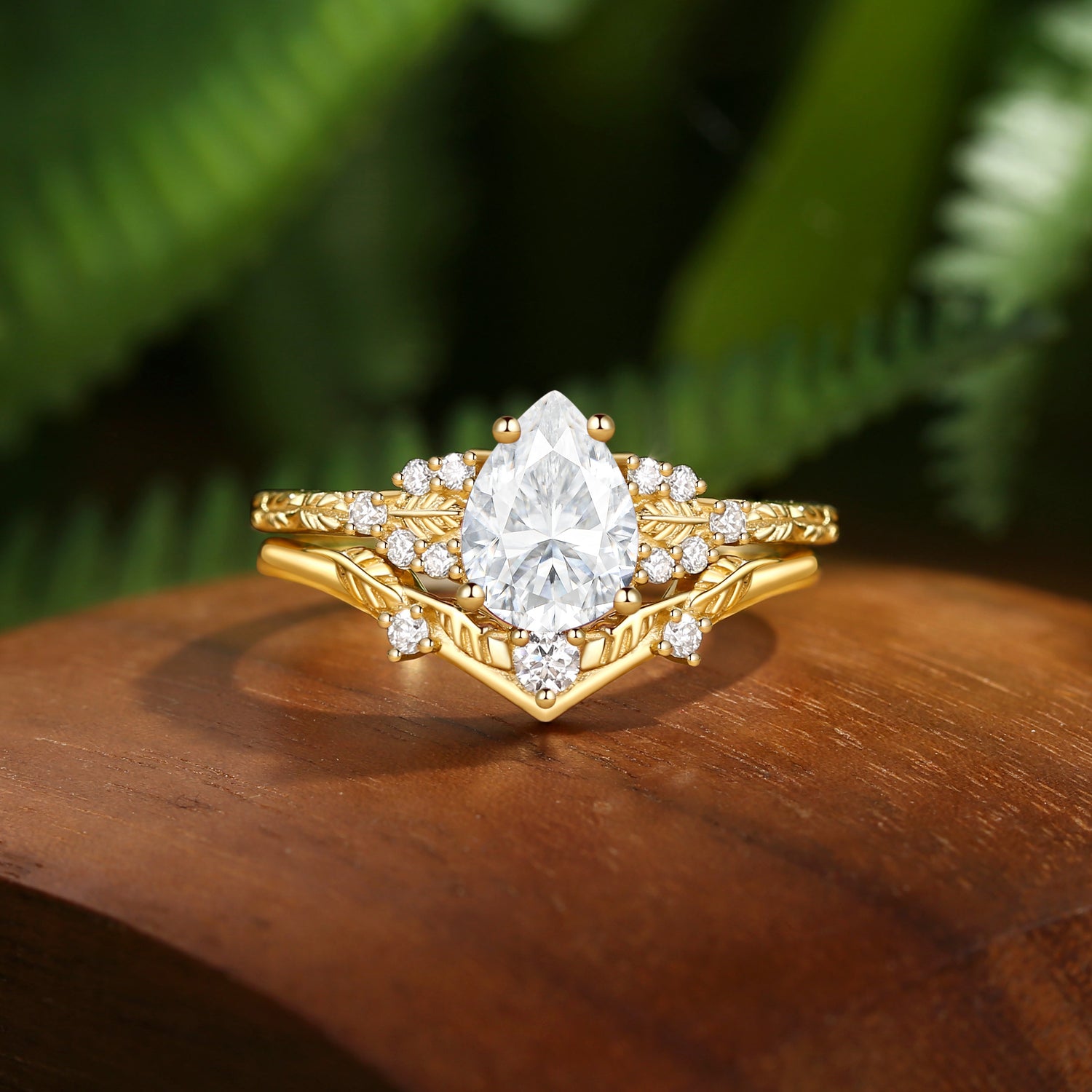 Hortense -  Leaf Nature Inspired Pear Cut Moissanite Engagement Ring Set 2pcs