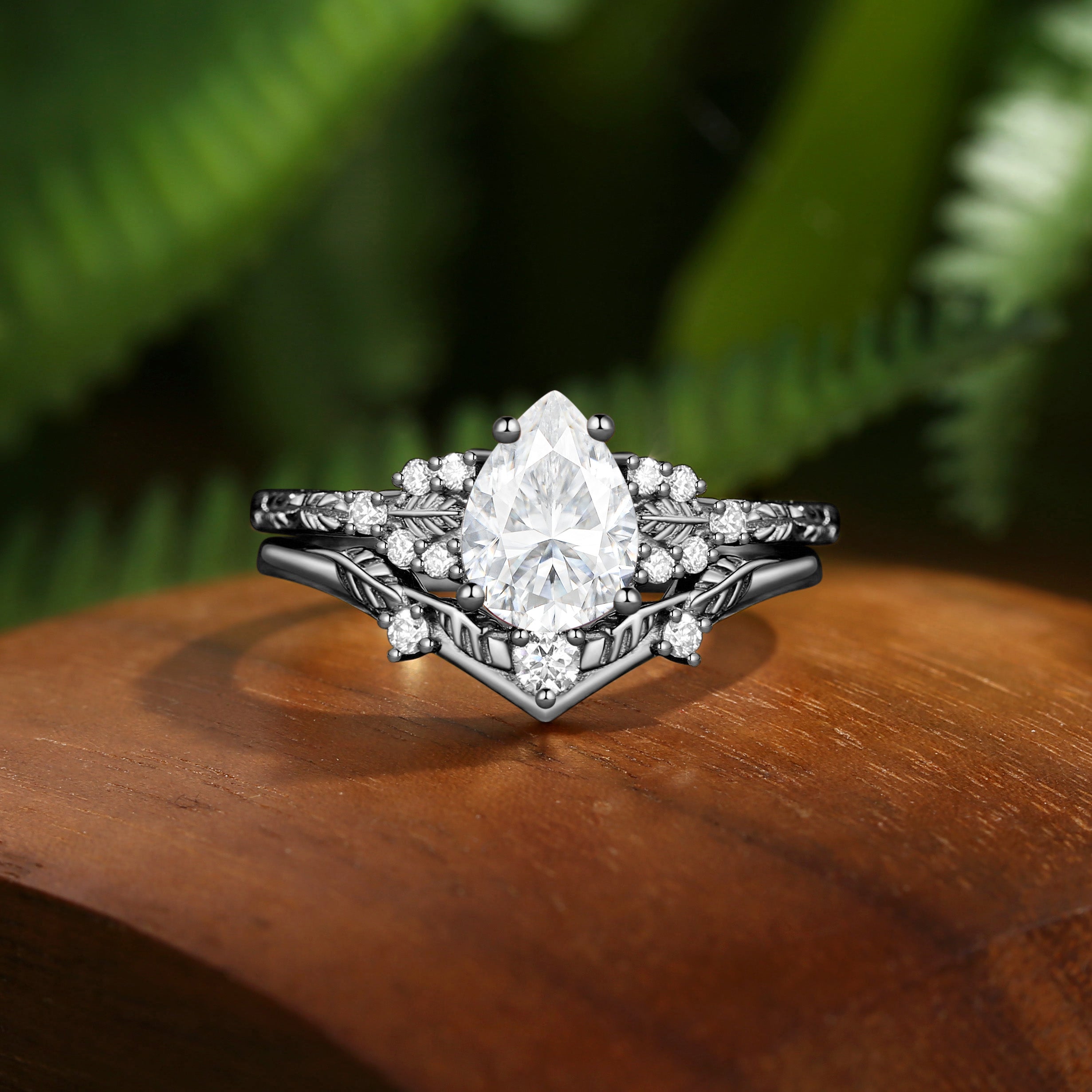 Hortense -  Leaf Nature Inspired Pear Cut Moissanite Engagement Ring Set 2pcs
