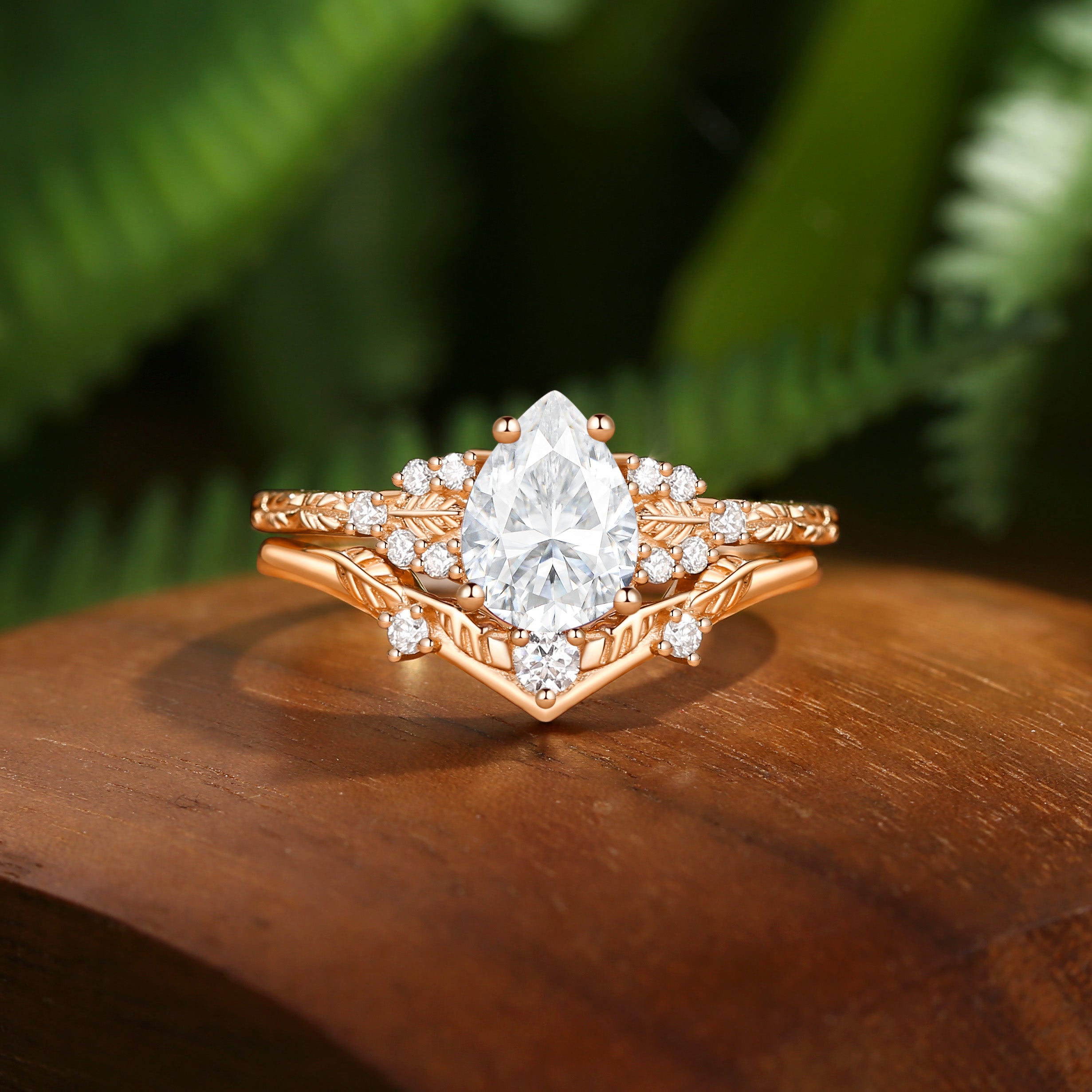Hortense -  Leaf Nature Inspired Pear Cut Moissanite Engagement Ring Set 2pcs