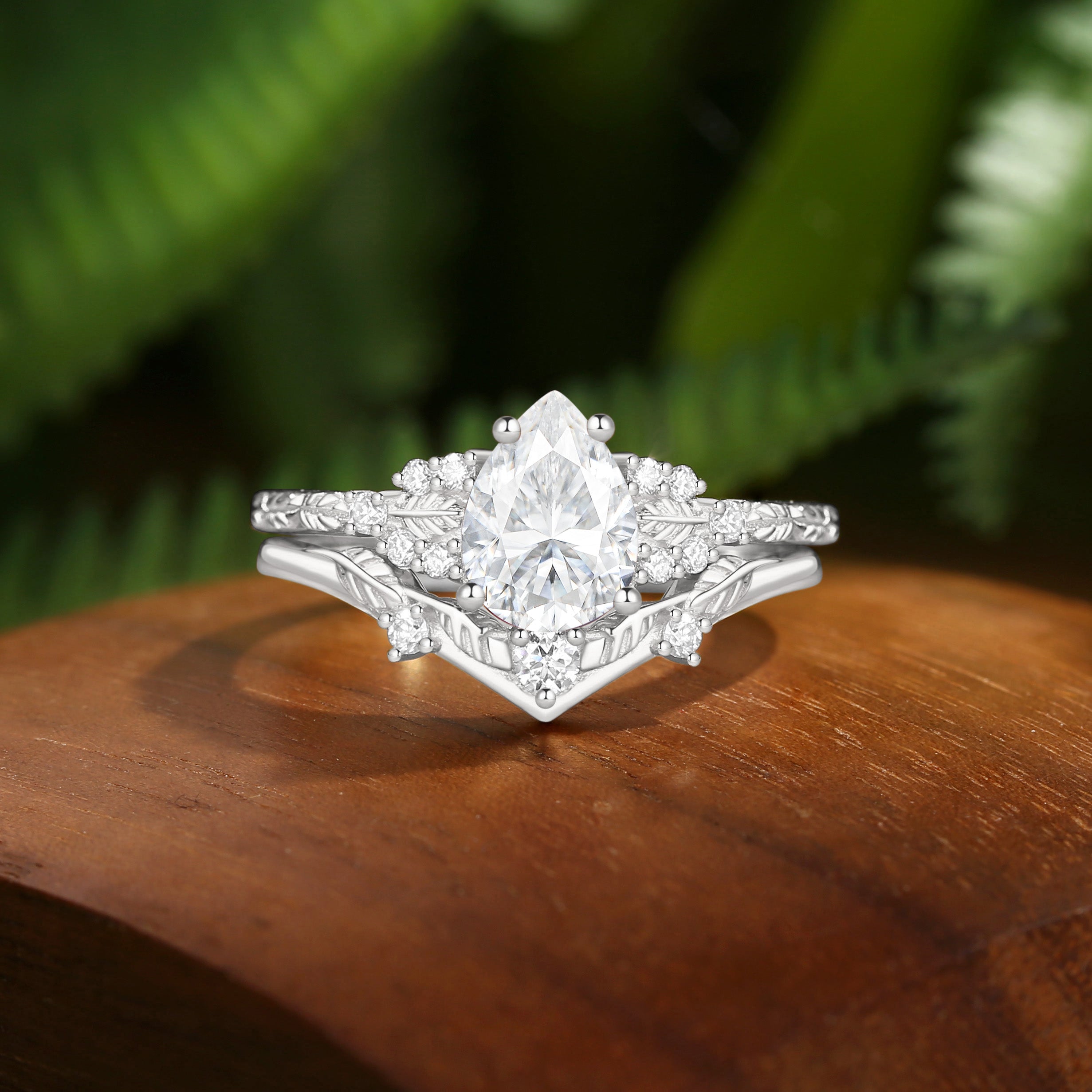 Hortense -  Leaf Nature Inspired Pear Cut Moissanite Engagement Ring Set 2pcs