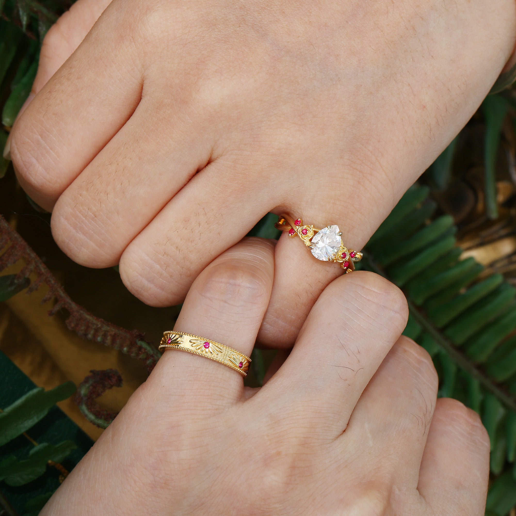 Couple Ring - Vine Leaf Pear Moissanite Flower Couple Rings Set