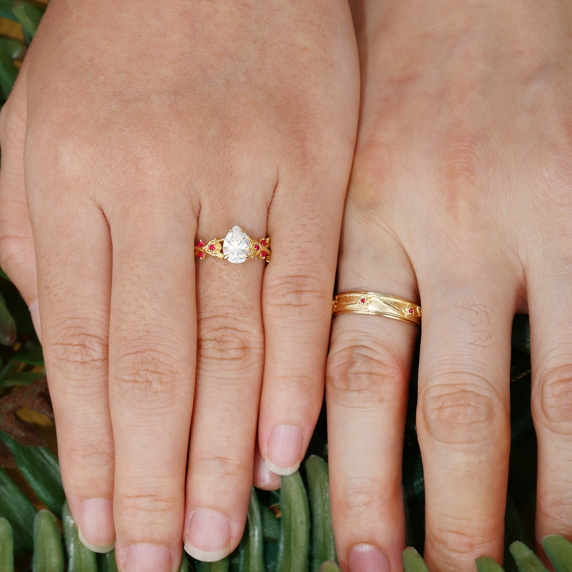 Couple Ring - Ruby Flower Vintage Pear Moissanite Couple Rings Set