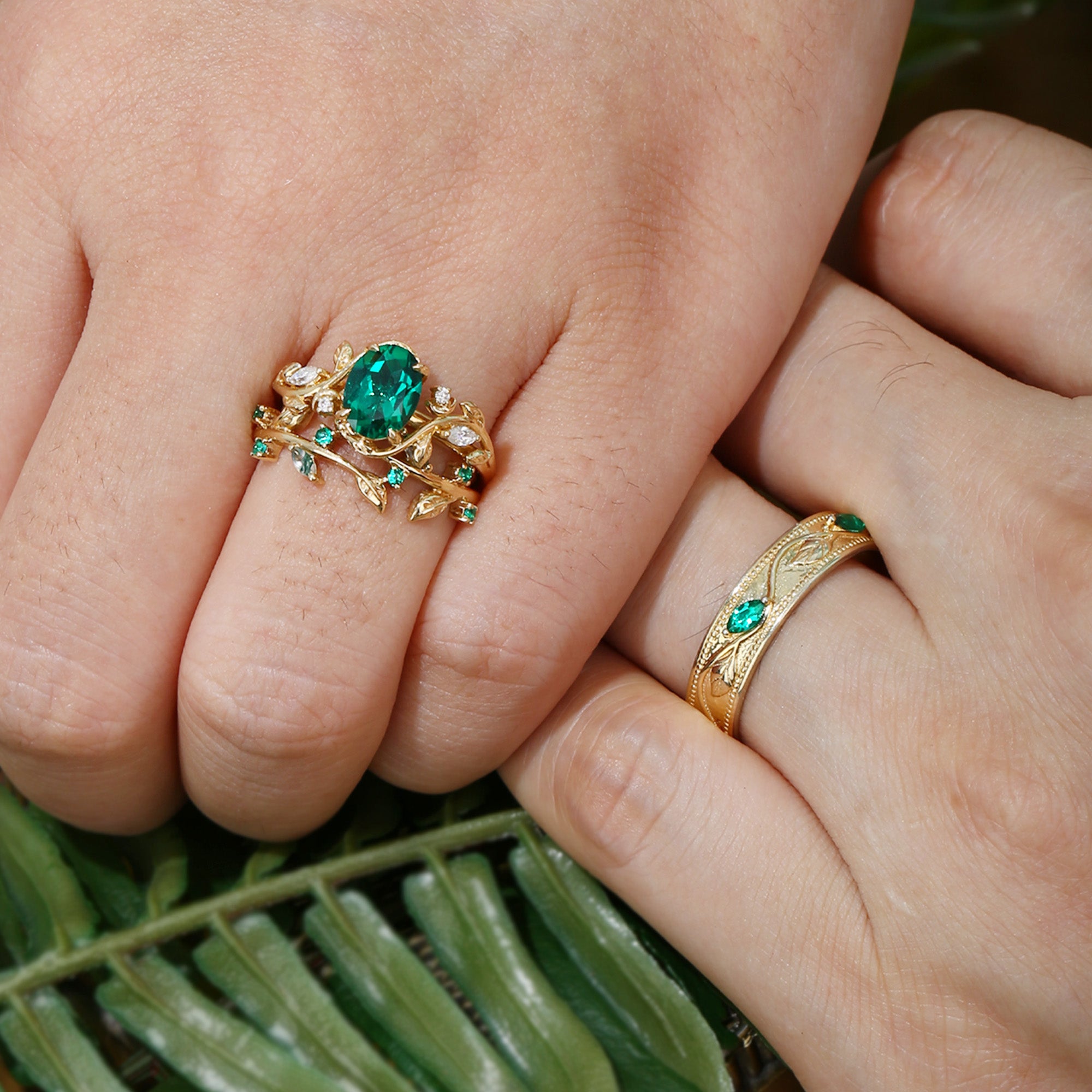 Désirée - Oval Cut Emerald Cluster Moon Couple Ring Set