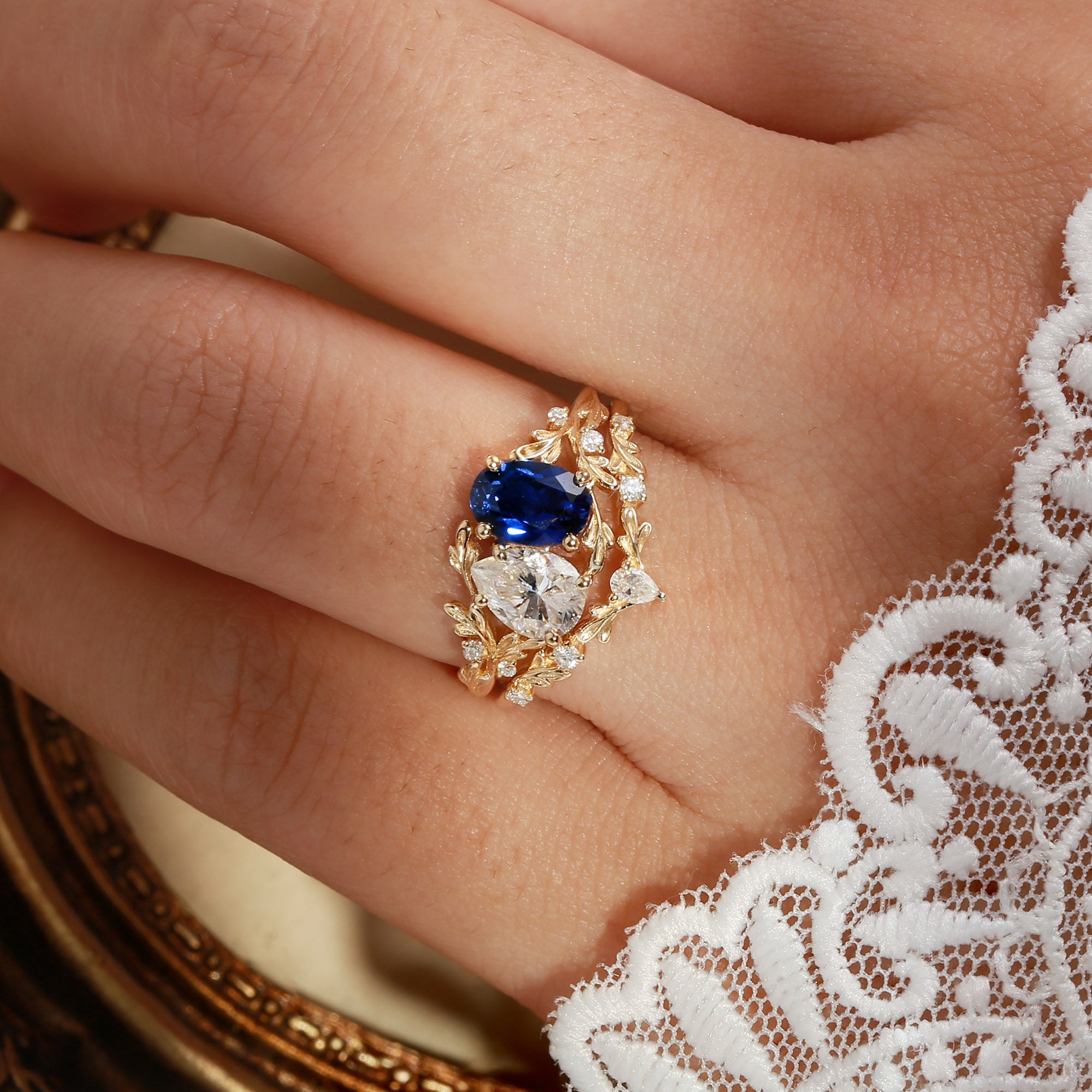 Isolde - Toi Et Moi Sapphire & Moissanite Leaf Two Stone Bridal Set 2PCS