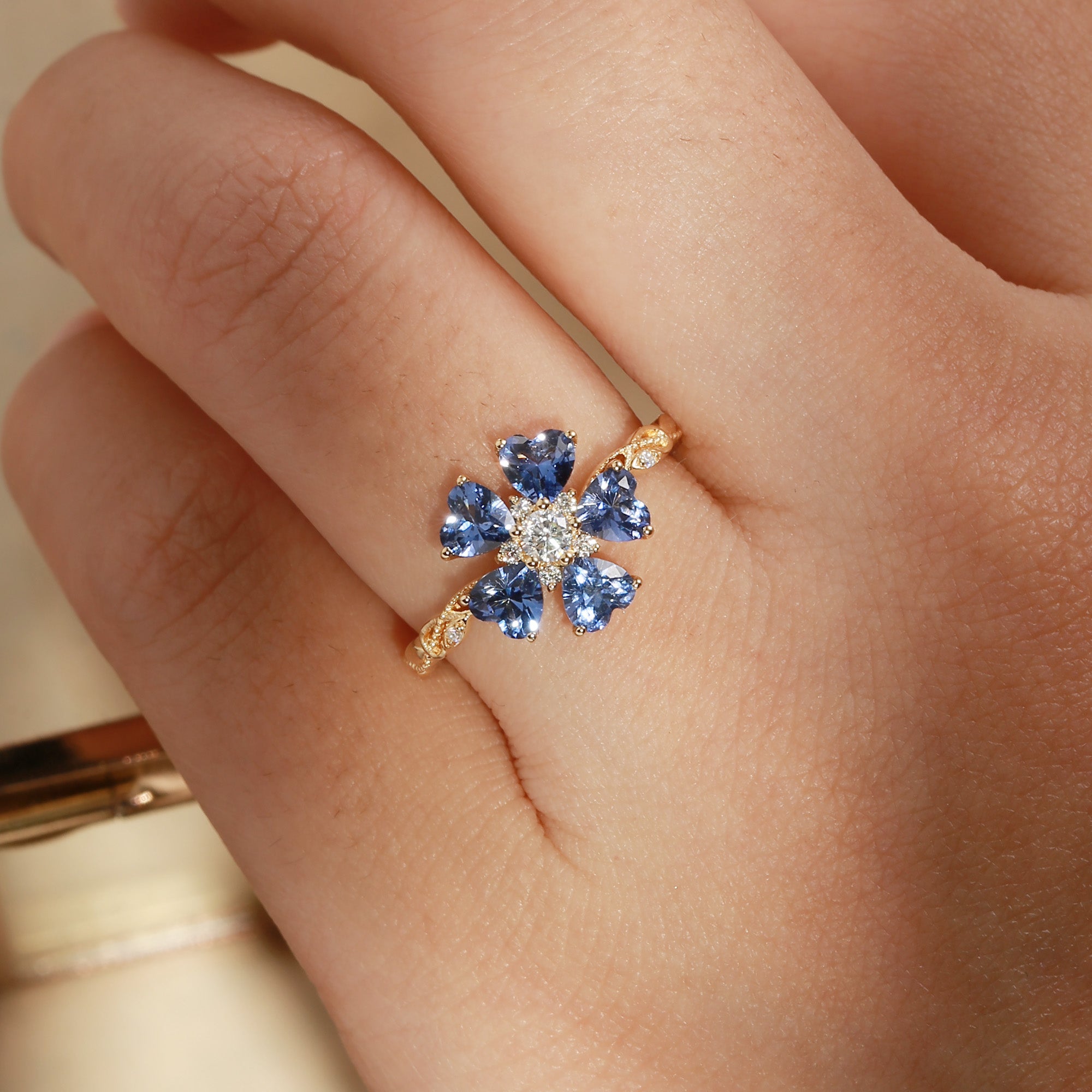 Marguerite - Flower Cornflower Blue Sapphire Filigree Engagement Ring