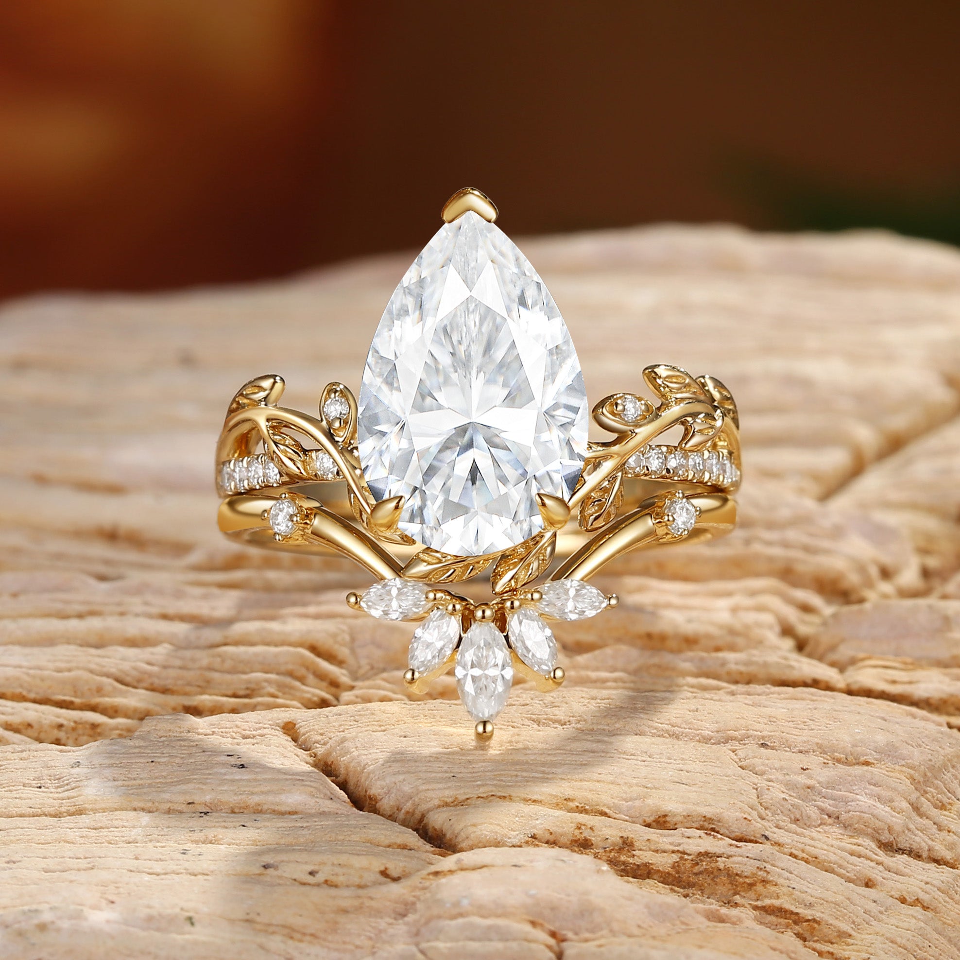 Jora - 4.0CT Pear Cut Moissanite Vine Inspired Leafy Bridal Set 2pcs