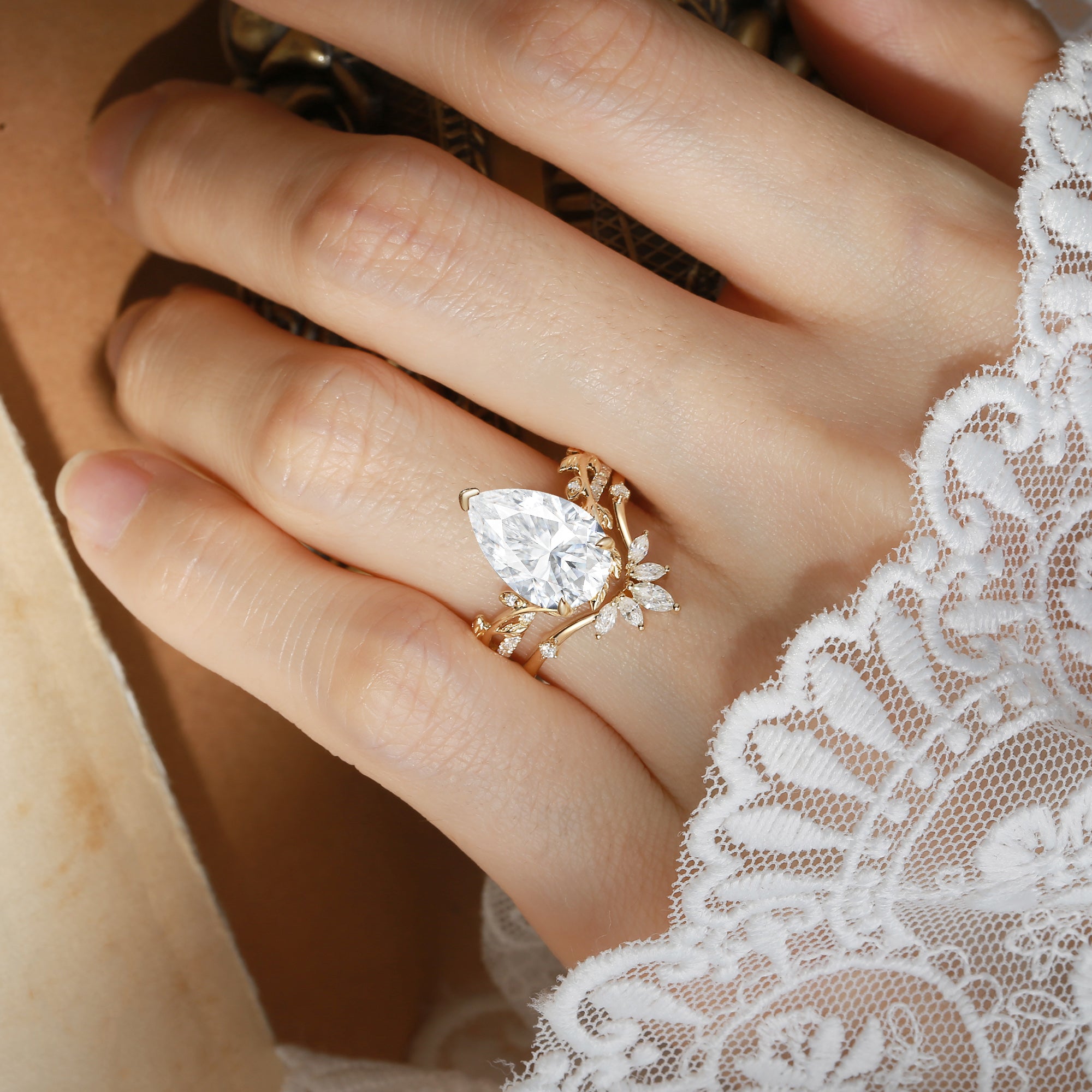 Jora - 4.0CT Pear Cut Moissanite Vine Inspired Leafy Bridal Set 2pcs