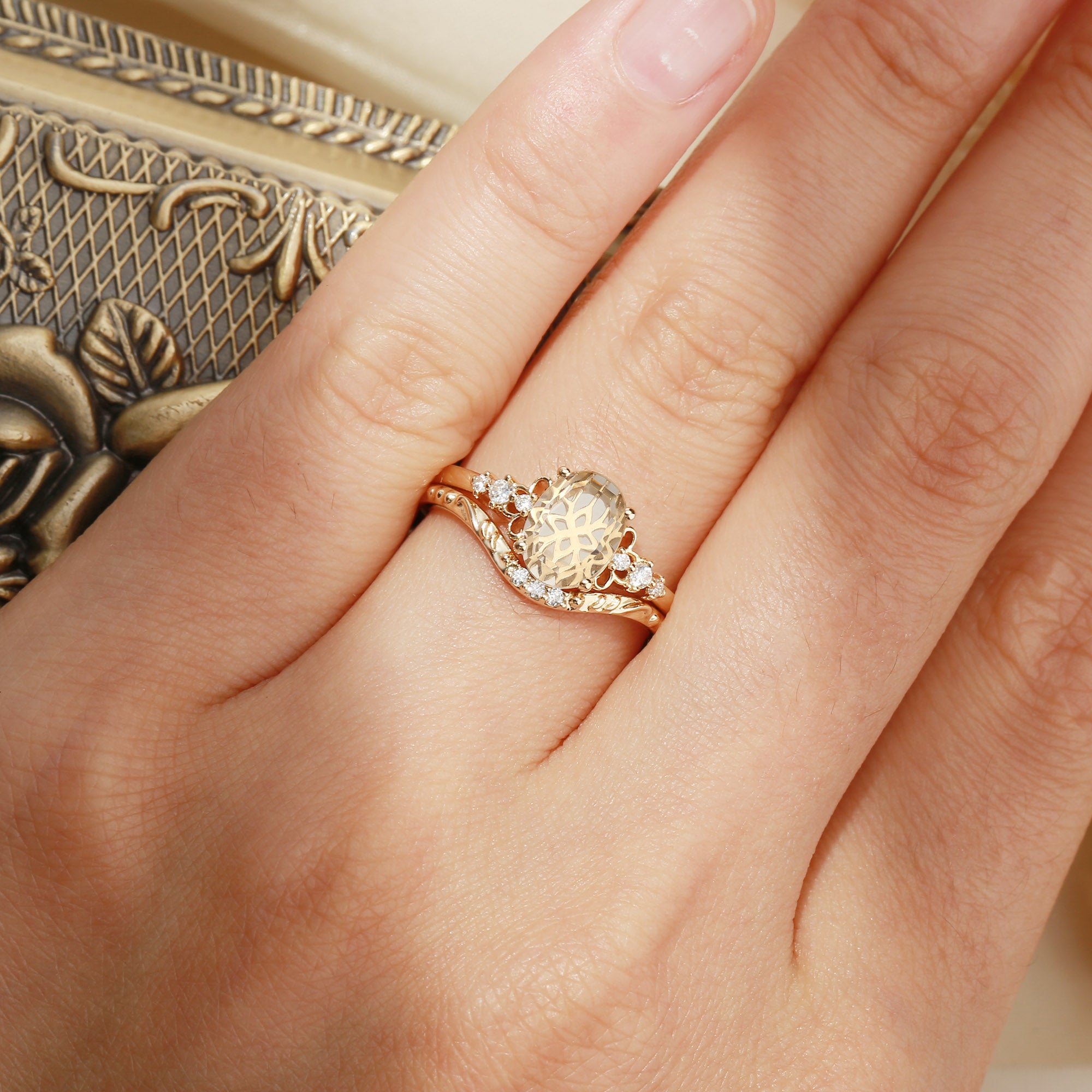 Swan Princess- Portrait Cut Moissanite Vintage Relief Bridal Set 2pcs