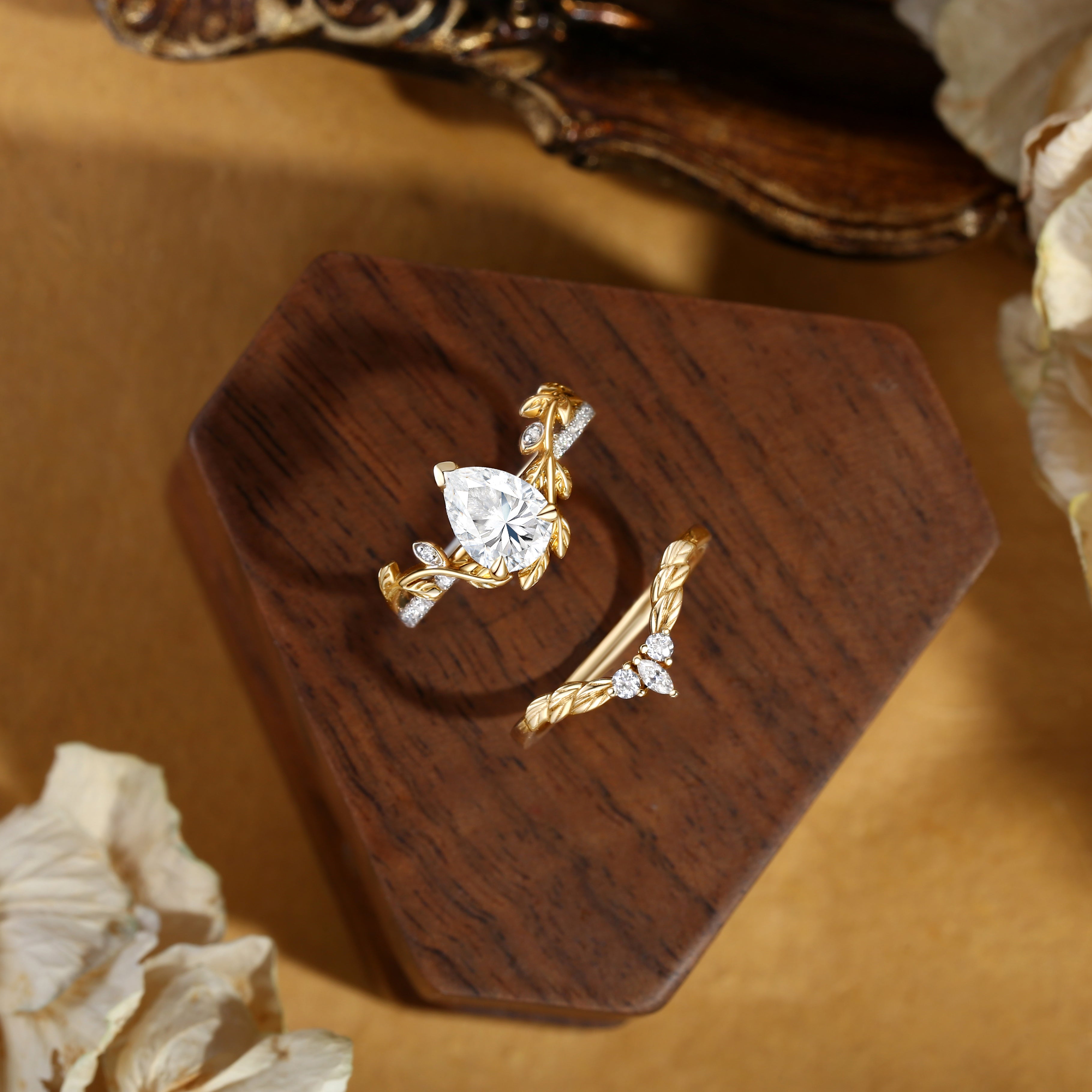 Jora - Pear Cut Moissanite Nature Inspired Leafy Bridal Set 2pcs