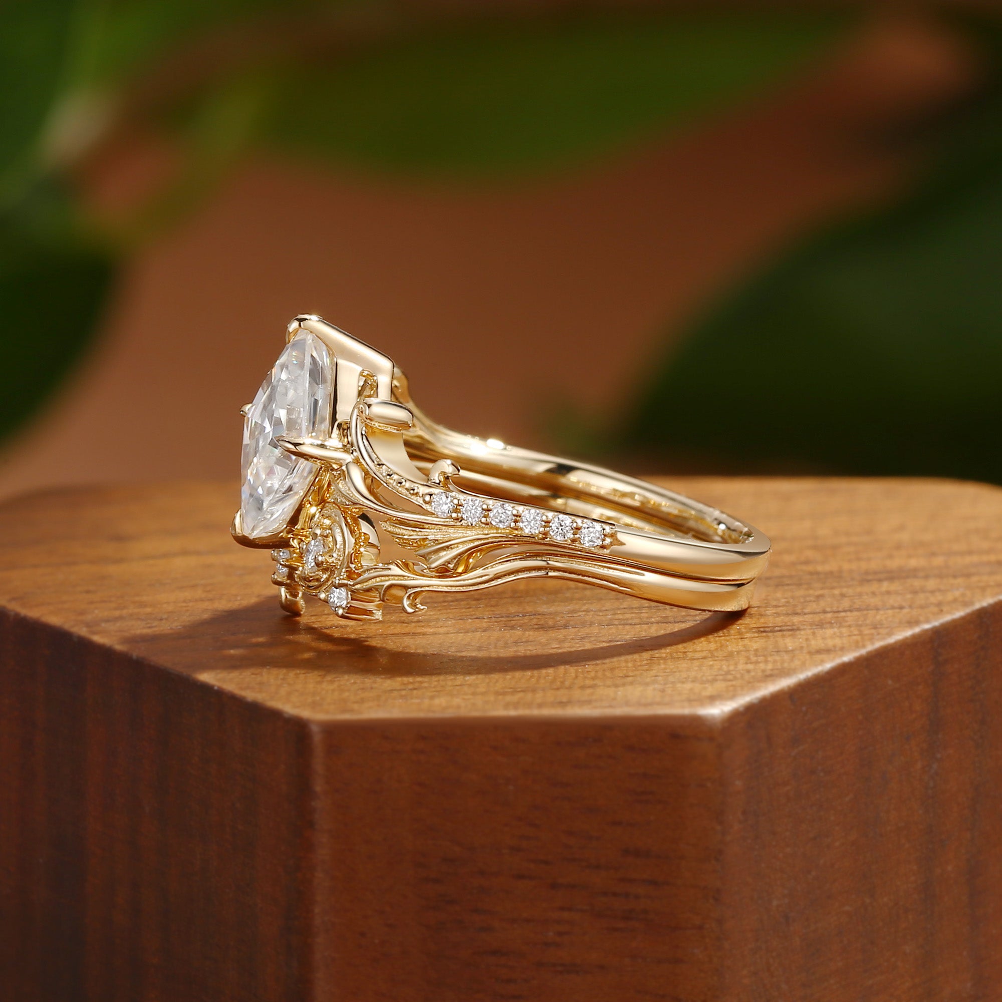 Serene - Vintage Rhombus Kite Cut Moissanite Gold Acanthus Leaf Bridal Set 2pcs