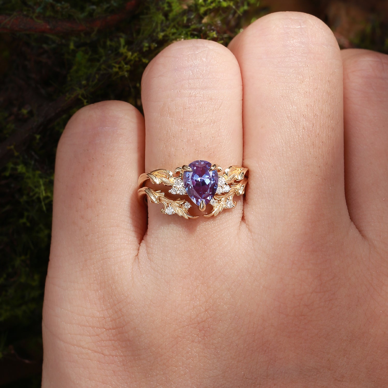 Vivienne - Pear Cut Lab Alexandrite Acanthus Leaf Engagement Ring Set 2pcs