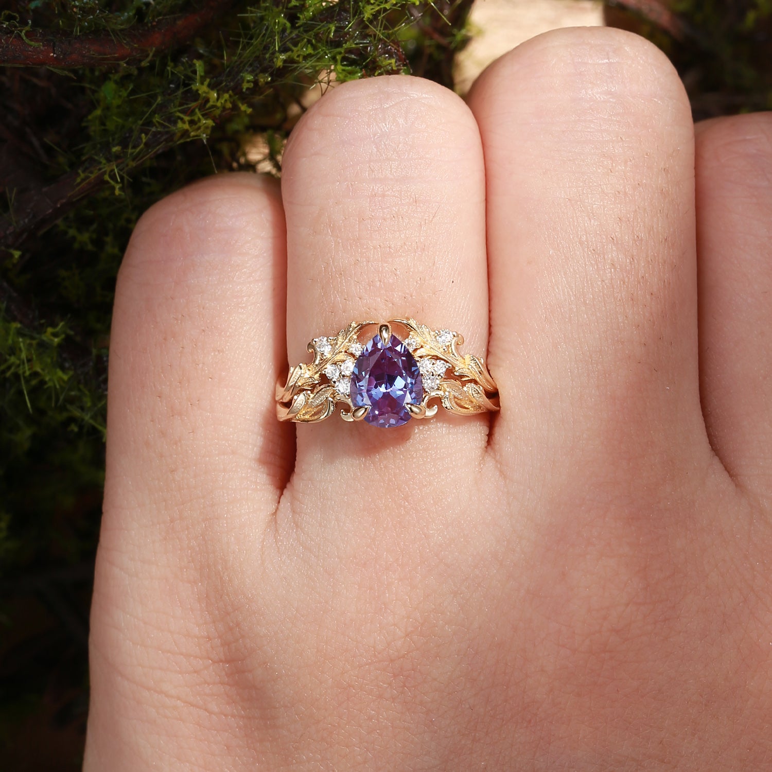 Vivienne - Pear Cut Lab Alexandrite Acanthus Leaf Engagement Ring Set 2pcs