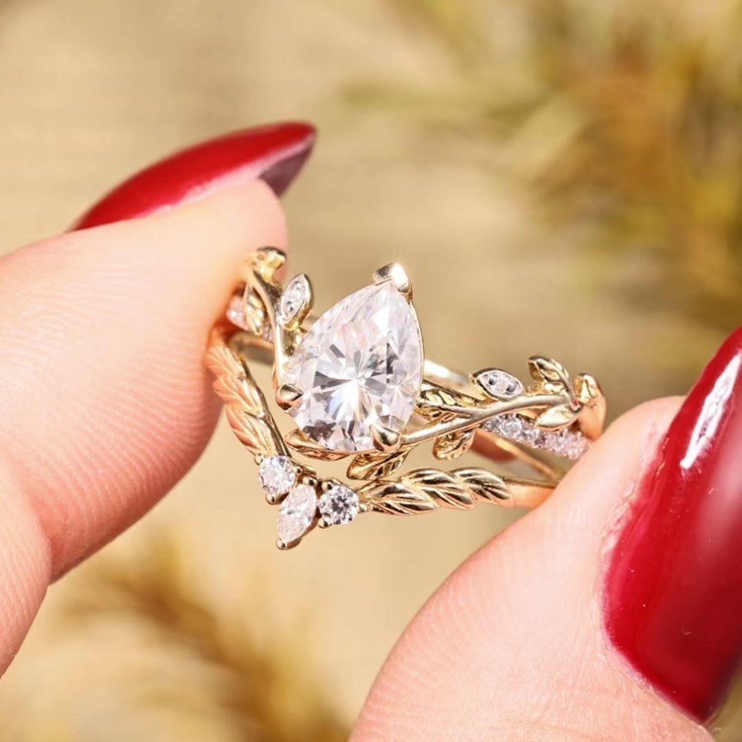 Load video: Jora - Pear Cut Moissanite Nature Inspired Leafy Bridal Set 2pcs