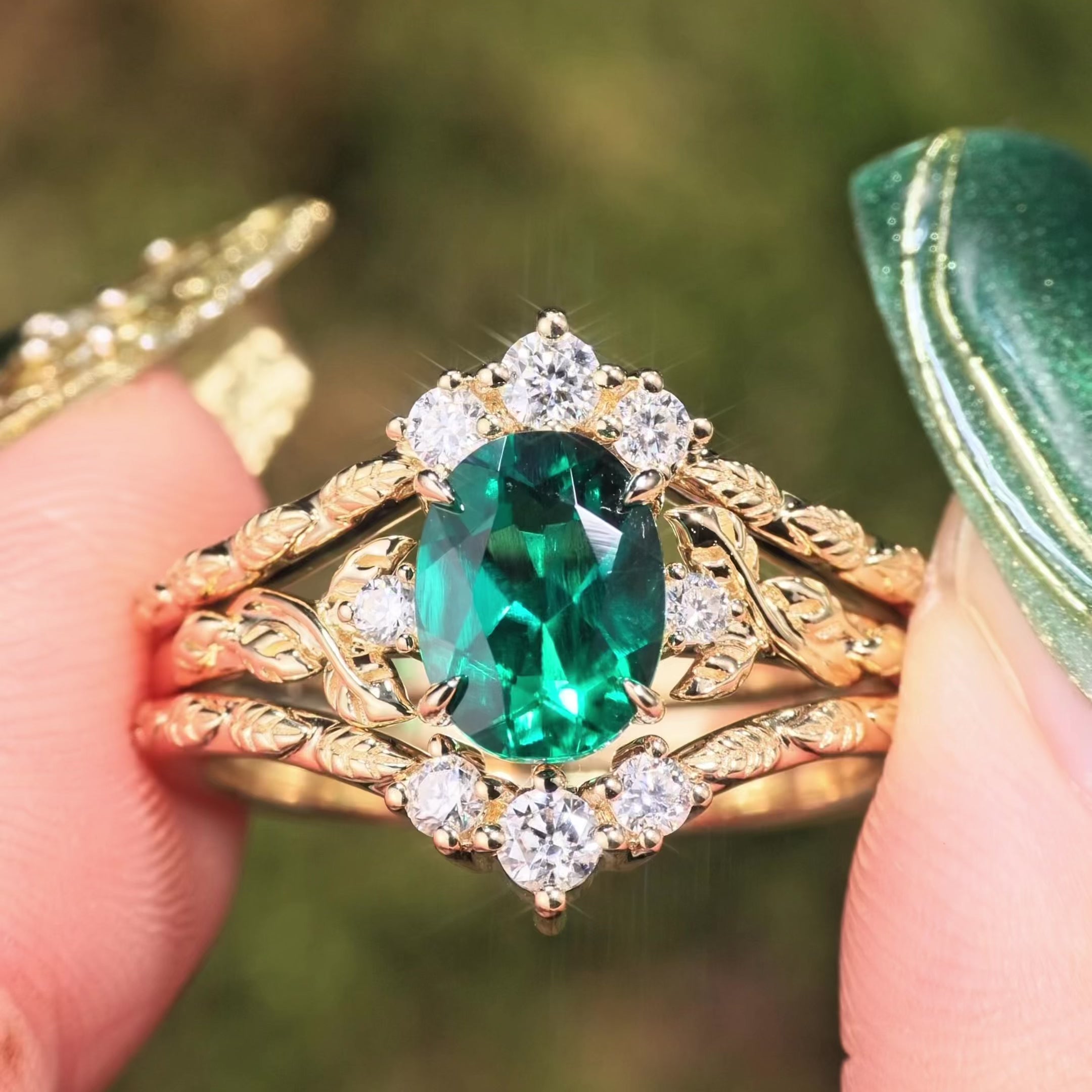 Load video: Josephine - Lab Emerald Oval Cut Leafy Filigree Bridal Set 2pcs