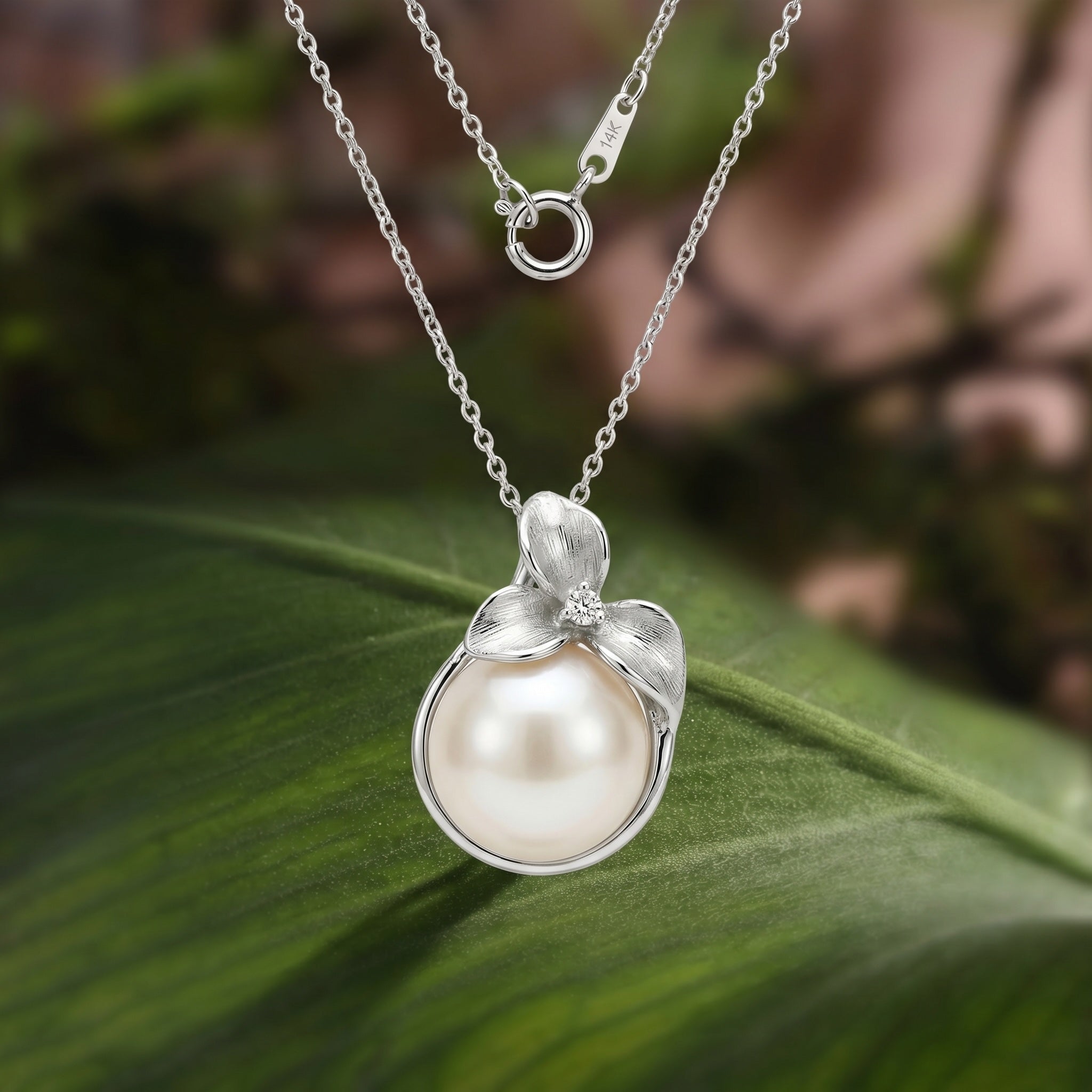 Round Cut Pearl Women Blossom Necklace
