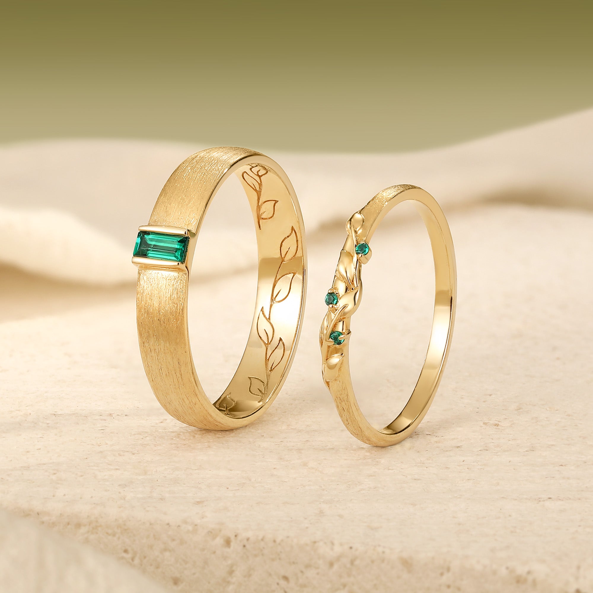 Brushed Emerald with Hidden Inner Leaf Engraving Couple Ring