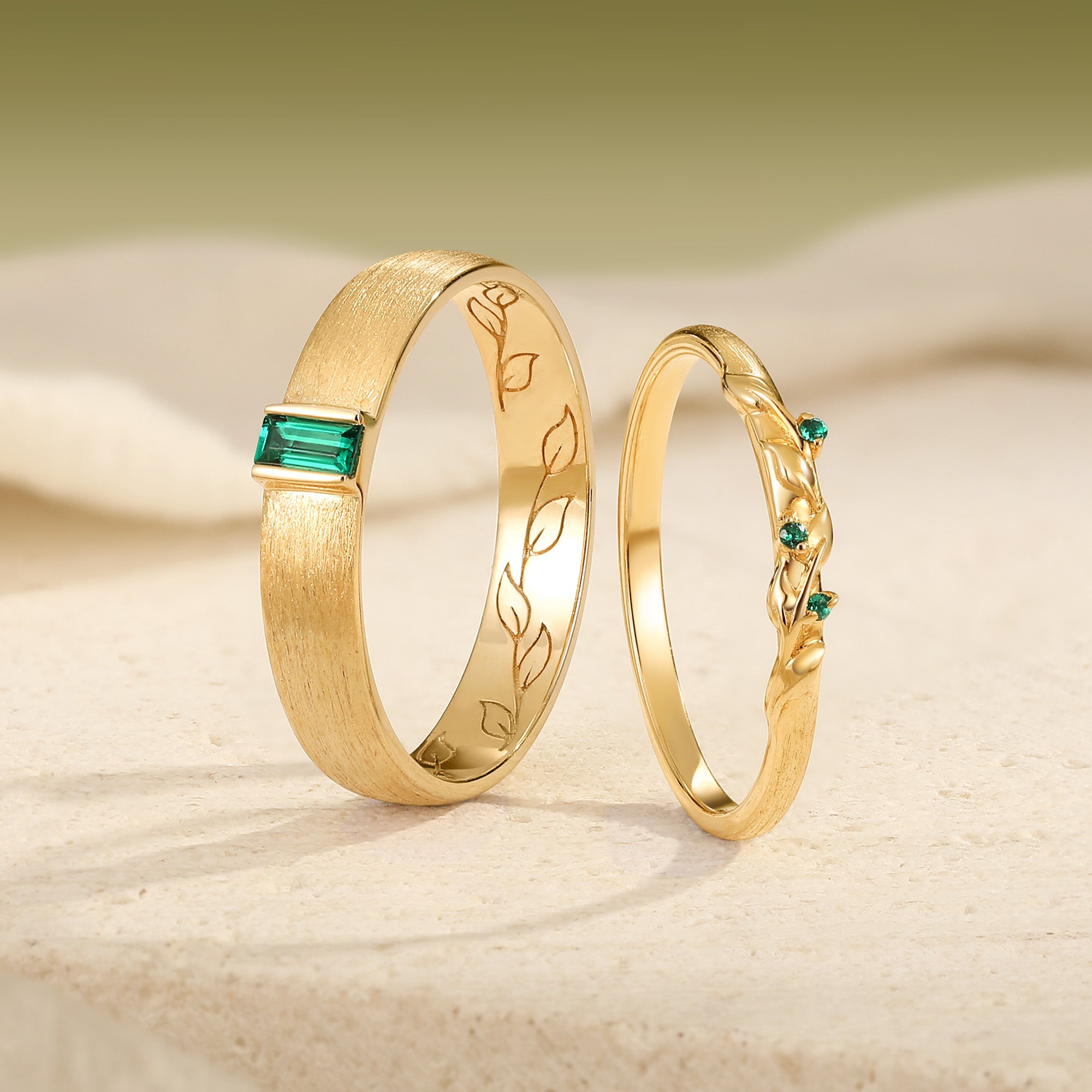 Brushed Emerald with Hidden Inner Leaf Engraving Couple Ring