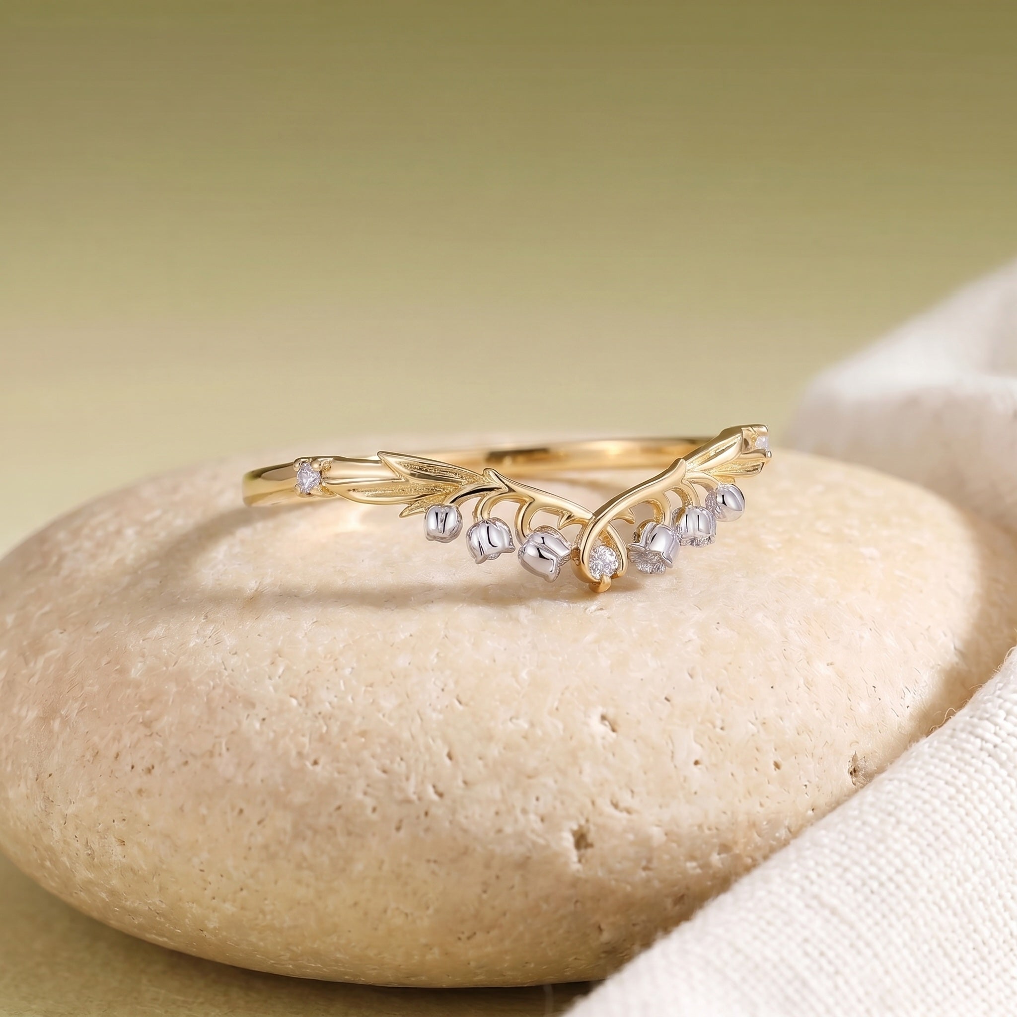 Nature-Inspired Lily Flower Two-Tone Curved Moissanite Wedding Band