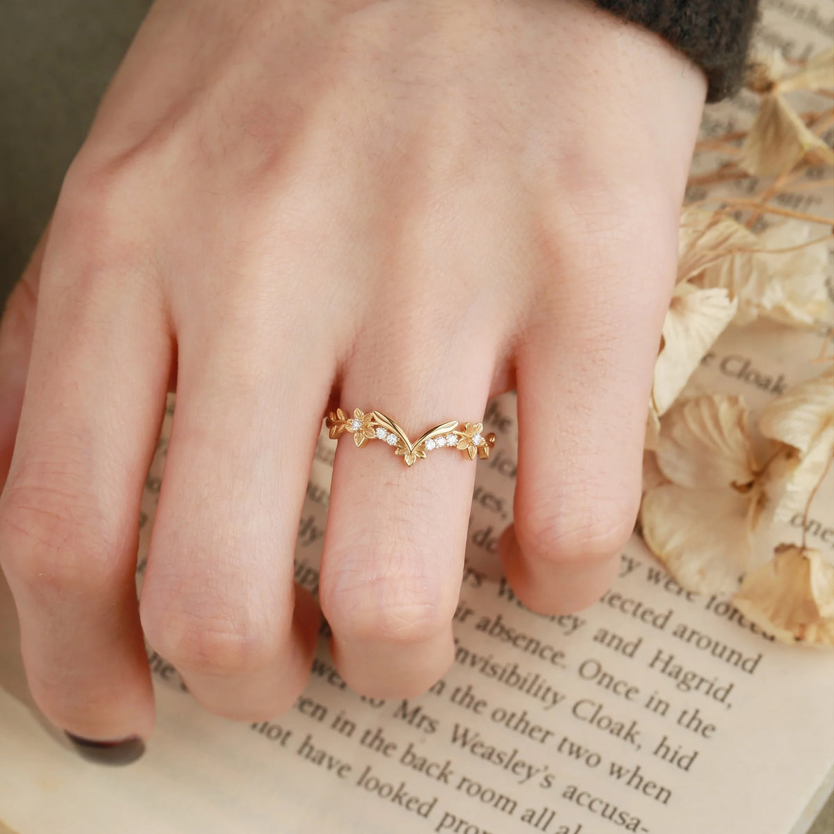 Fairy Floral V Shaped Moissanite Contour Wedding Band
