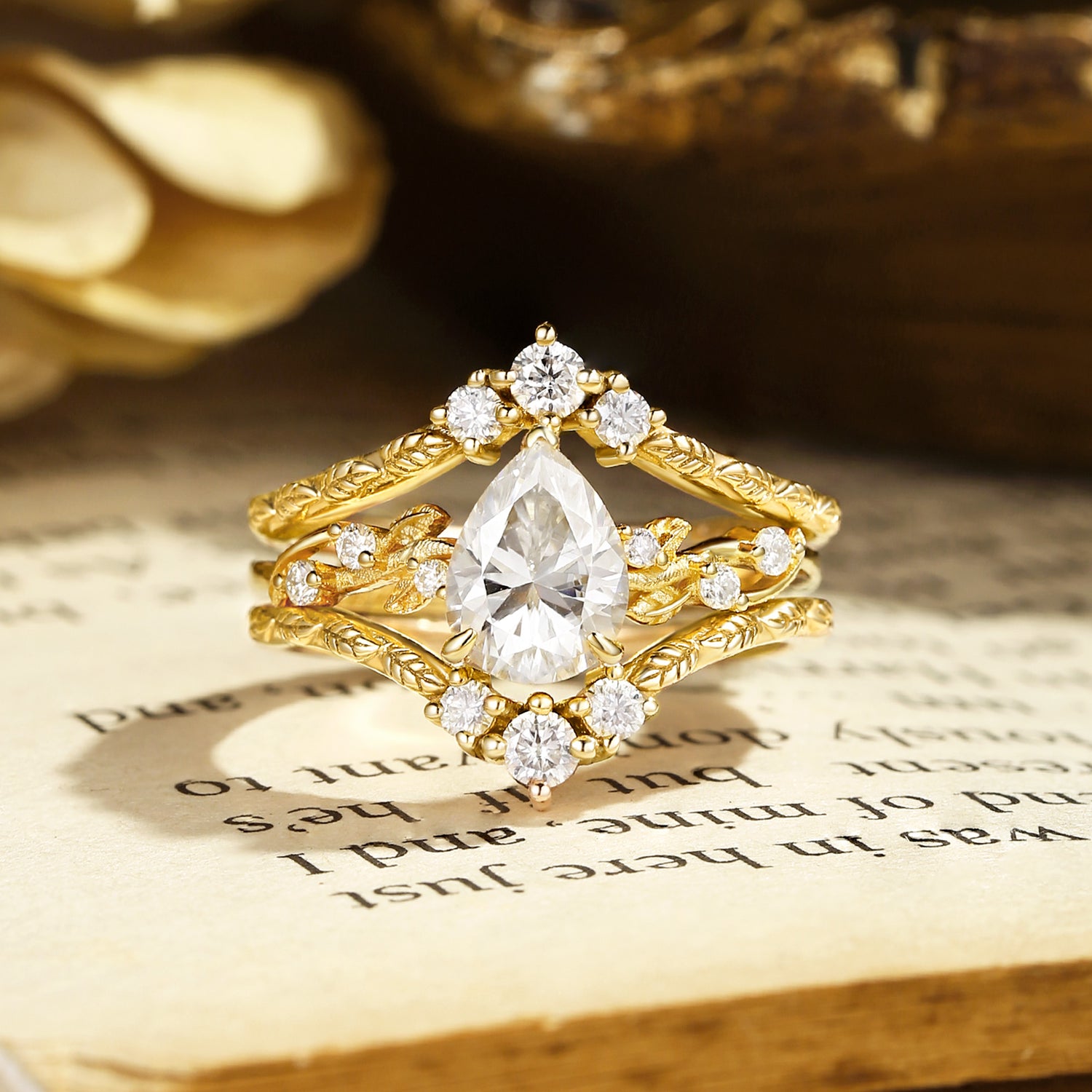 Harmonie - Pear Cut Moissanite Leafy Filigree Bridal Set 2pcs