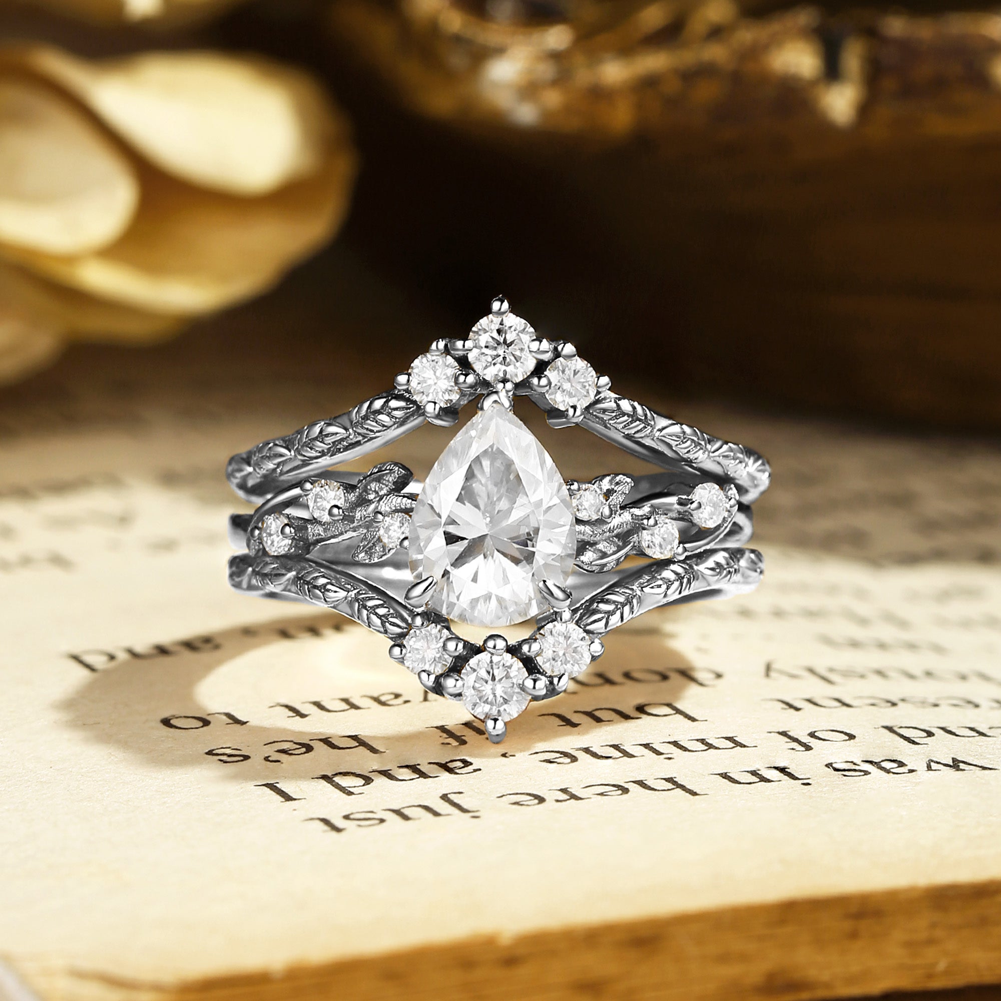 Harmonie - Pear Cut Moissanite Leafy Filigree Bridal Set 2pcs