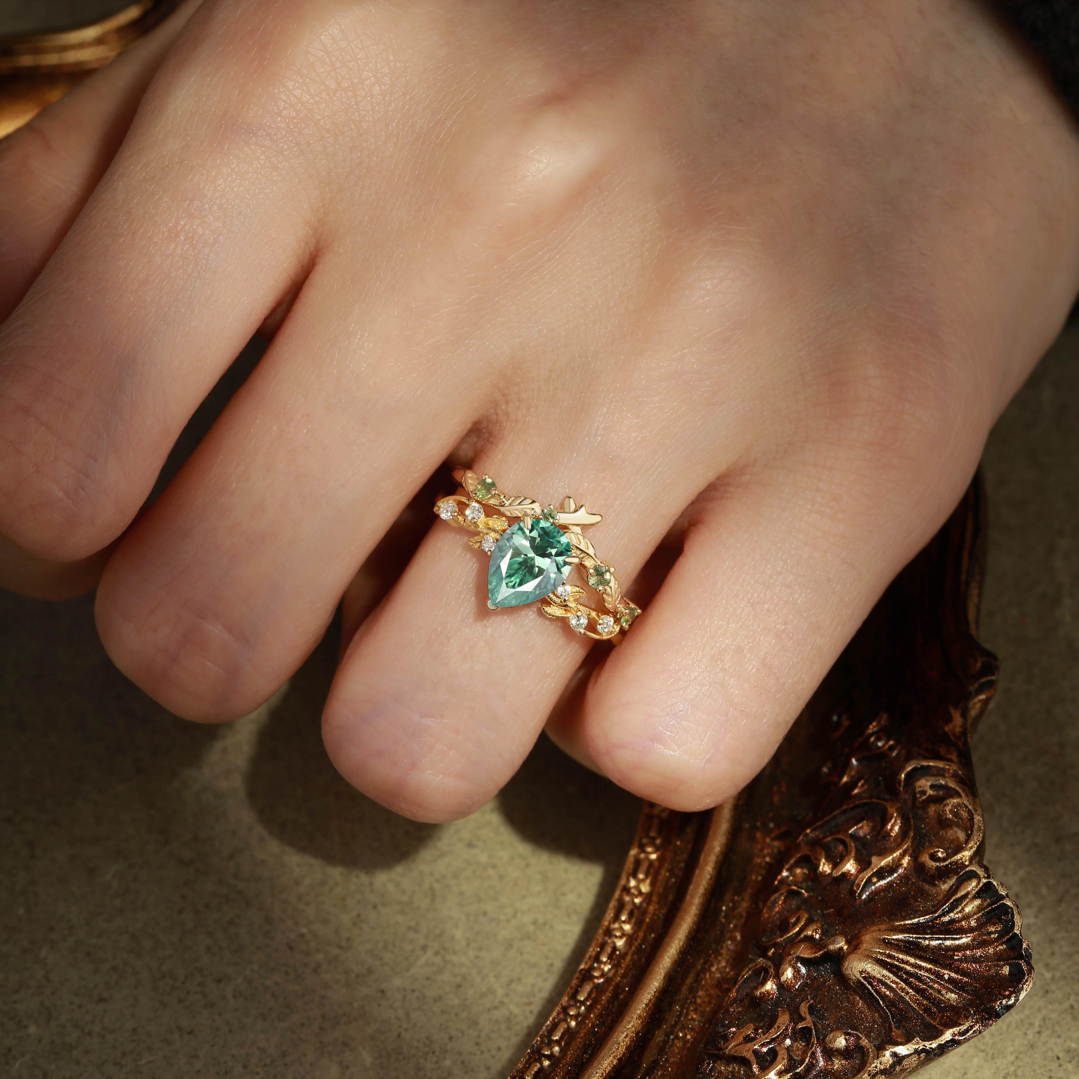 Clarissa - Pear Cut Green Moissanite Leafy Bridal Set 2pcs