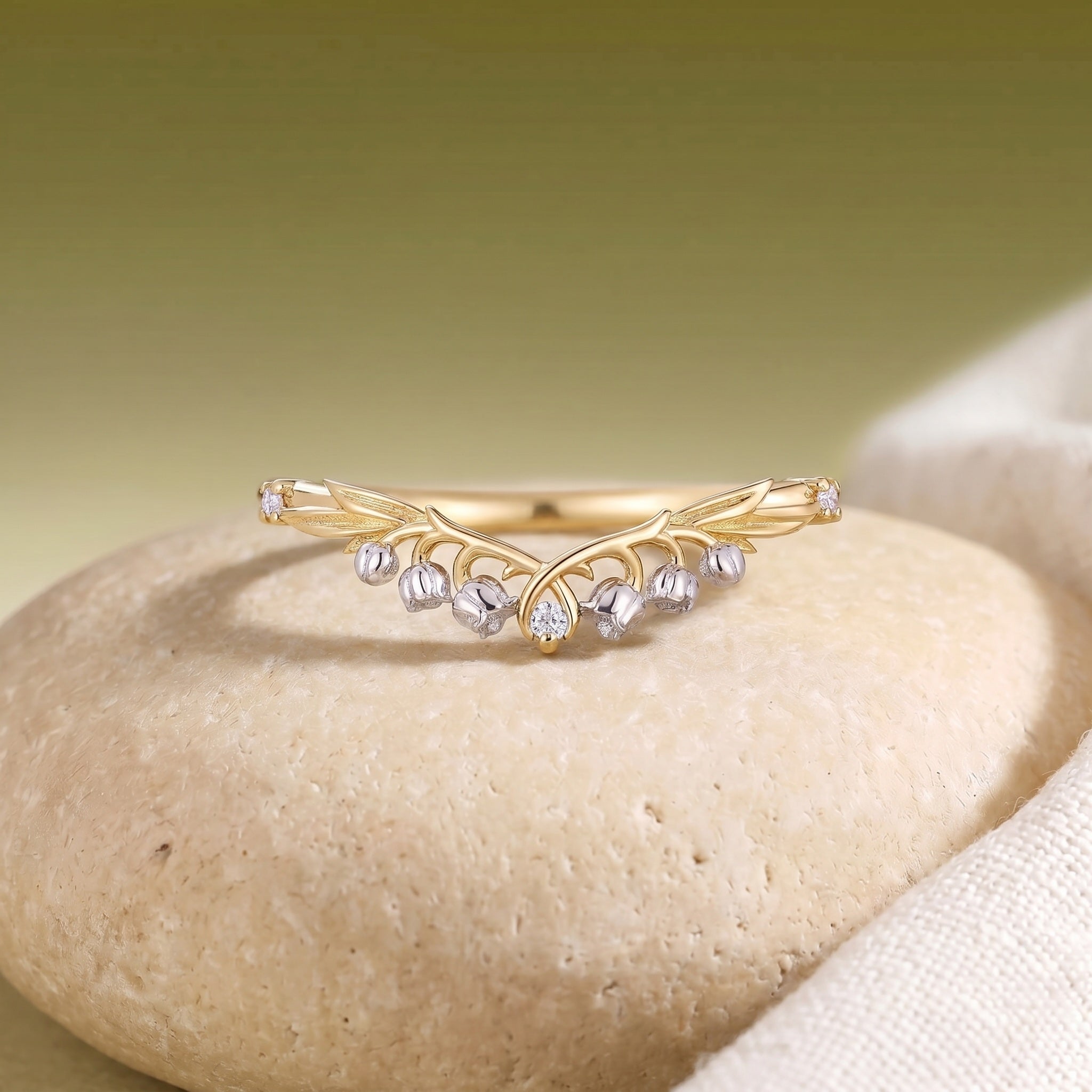 Nature-Inspired Lily Flower Two-Tone Curved Moissanite Wedding Band