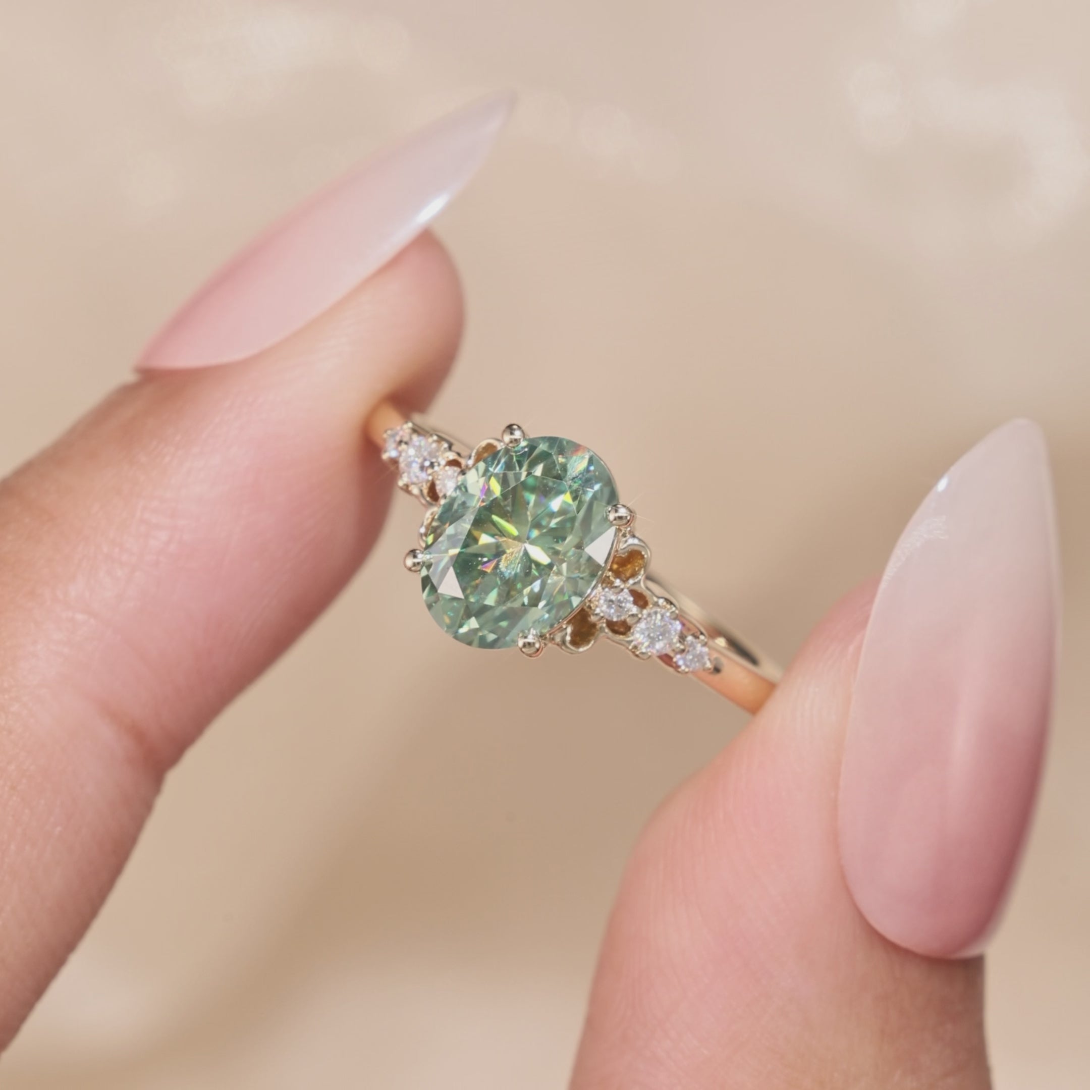 Load video: Oval Cut Green Sapphire Vintage Relief Engagement Ring - Swan Princess