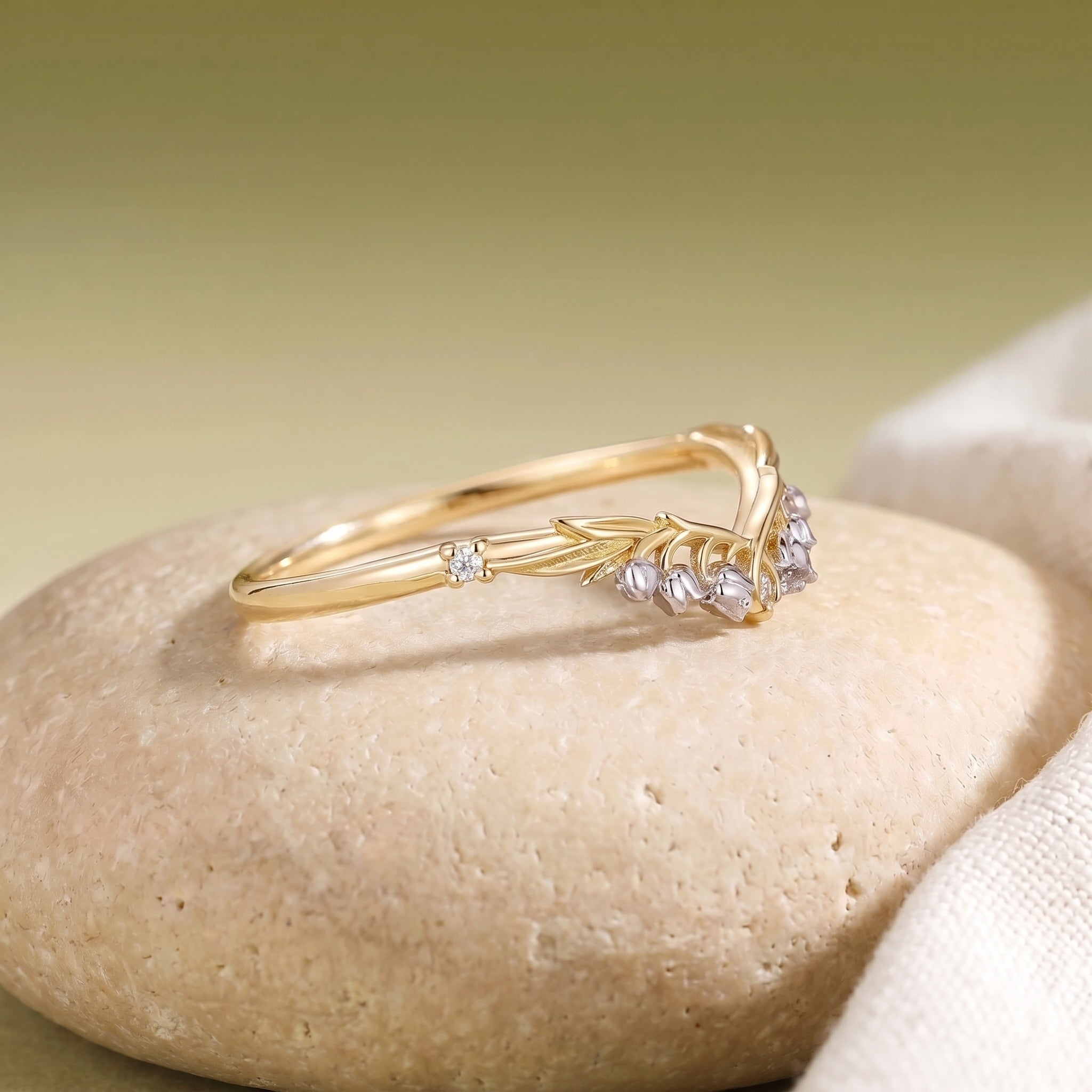 Nature-Inspired Lily Flower Two-Tone Curved Moissanite Wedding Band